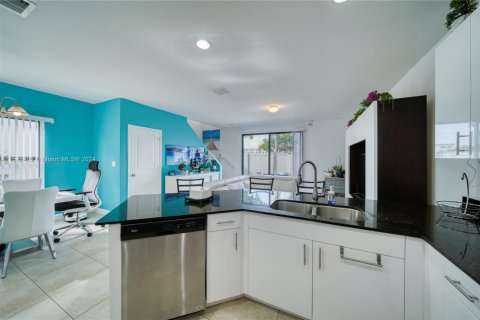 Touwnhouse à vendre à Miami, Floride: 3 chambres, 167.04 m2 № 1763721 - photo 5