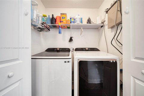 Touwnhouse à vendre à Miami, Floride: 3 chambres, 167.04 m2 № 1763721 - photo 26