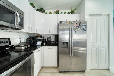 Touwnhouse à vendre à Miami, Floride: 3 chambres, 167.04 m2 № 1763721 - photo 7