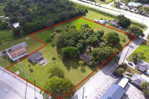 Commercial property in St. Lucie, Florida № 2176957