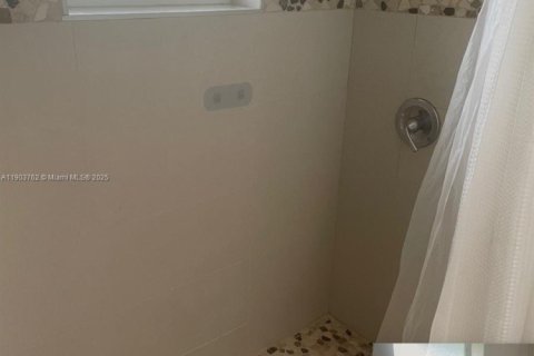 House in Miami, Florida 3 bedrooms, 158.58 sq.m. № 1954614 - photo 4