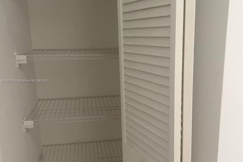 Купить виллу или дом в Майами, Флорида 3 комнаты, 158.58м2, № 1954614 - фото 12