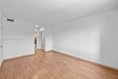 Condo in Miami, Florida, 1 bedroom  № 2040015 - photo 15