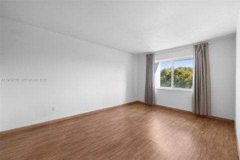 Condo in Miami, Florida, 1 bedroom  № 2040015 - photo 13