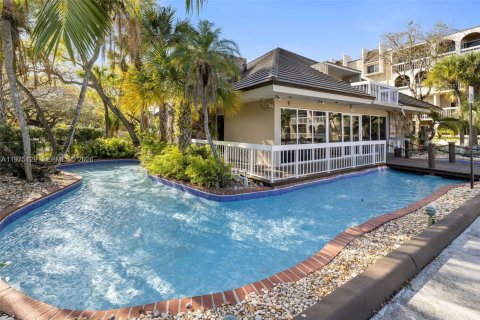 Condo in Miami, Florida, 1 bedroom  № 2040015 - photo 27