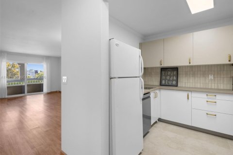Condo in Miami, Florida, 1 bedroom  № 2040015