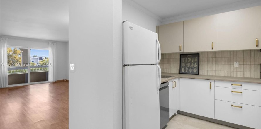 Condo in Miami, Florida, 1 bedroom  № 2040015