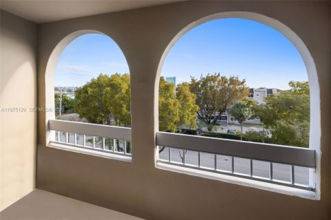 Condo in Miami, Florida, 1 bedroom  № 2040015 - photo 5