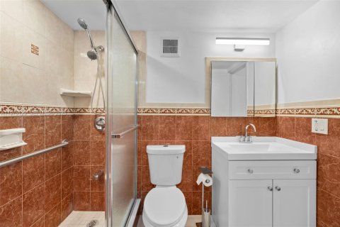 Condo in Miami, Florida, 1 bedroom  № 2040015 - photo 19