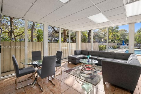 Condo in Miami, Florida, 1 bedroom  № 2040015 - photo 28