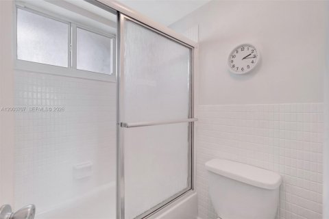 Condominio en venta en Miami Beach, Florida, 1 dormitorio, 66.7 m2 № 2090508 - foto 22