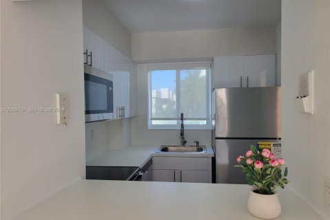 Condominio en venta en Miami Beach, Florida, 1 dormitorio, 66.7 m2 № 2090508 - foto 15
