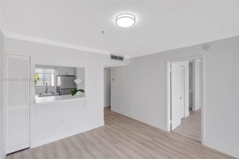 Condominio en venta en Miami Beach, Florida, 1 dormitorio, 66.7 m2 № 2090508 - foto 16