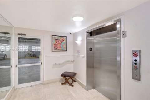 Condominio en venta en Miami Beach, Florida, 1 dormitorio, 66.7 m2 № 2090508 - foto 7