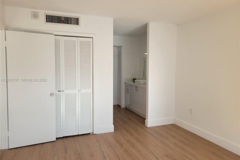 Condominio en venta en Miami Beach, Florida, 1 dormitorio, 66.7 m2 № 2090508 - foto 19