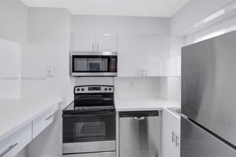 Condominio en venta en Miami Beach, Florida, 1 dormitorio, 66.7 m2 № 2090508 - foto 13