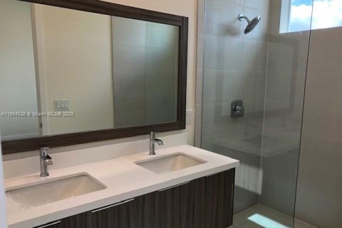 Townhouse in LANDMARK in Doral, Florida 3 bedrooms, 151.24 sq.m. № 1445426 - photo 6