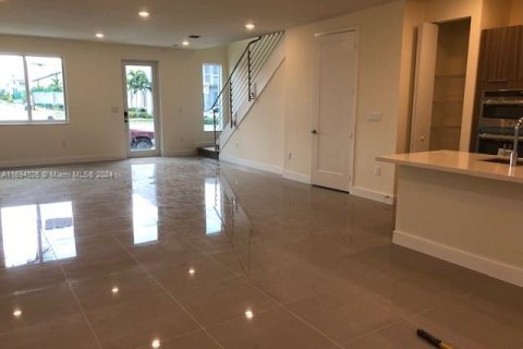 Townhouse in LANDMARK in Doral, Florida 3 bedrooms, 151.24 sq.m. № 1445426 - photo 1
