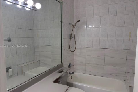 Casa en alquiler en Miami Lakes, Florida, 3 dormitorios, 155.52 m2 № 2011521 - foto 5