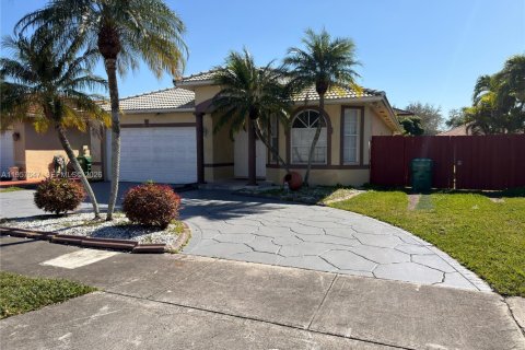 Casa en Miami Lakes, Florida 3 dormitorios, 155.52 m2 № 2011521