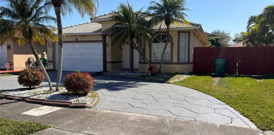 Casa en Miami Lakes, Florida 3 dormitorios, 155.52 m2 № 2011521