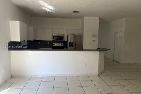 Casa en alquiler en Miami Lakes, Florida, 3 dormitorios, 155.52 m2 № 2011521 - foto 2