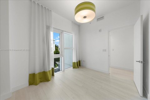 Condominio en venta en Miami, Florida, 3 dormitorios, 207.73 m2 № 1846214 - foto 27
