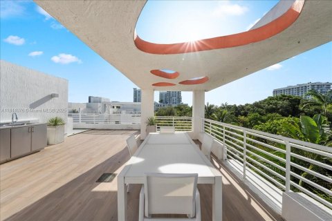 Condominio en venta en Miami, Florida, 3 dormitorios, 207.73 m2 № 1846214 - foto 1