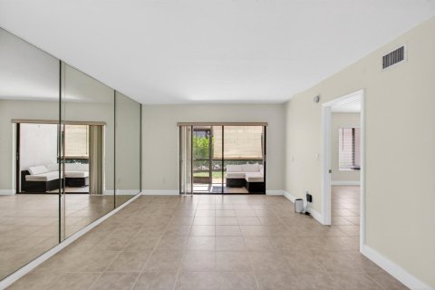 Снять в аренду кондоминиум в Бока-Ратон, Флорида 4 комнаты, 111.48м2, № 2185726 - фото 19