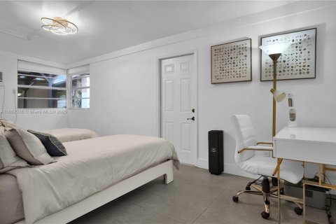 House in North Miami Beach, Florida 4 bedrooms, 200.85 sq.m. № 1929492 - photo 16
