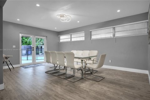 House in North Miami Beach, Florida 4 bedrooms, 200.85 sq.m. № 1929492 - photo 4