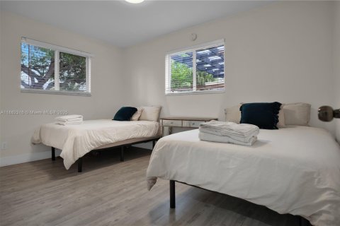 House in North Miami Beach, Florida 4 bedrooms, 200.85 sq.m. № 1929492 - photo 20