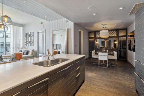 Condominio en alquiler en Miami, Florida, 2 dormitorios, 114.92 m2 № 2339902 - foto 7