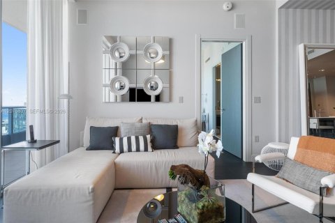 Condominio en alquiler en Miami, Florida, 2 dormitorios, 114.92 m2 № 2339902 - foto 4