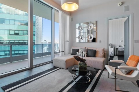 Condominio en alquiler en Miami, Florida, 2 dormitorios, 114.92 m2 № 2339902 - foto 2