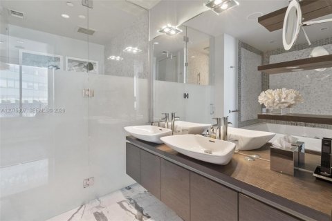 Condominio en alquiler en Miami, Florida, 2 dormitorios, 114.92 m2 № 2339902 - foto 12