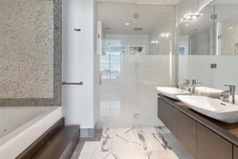Condominio en alquiler en Miami, Florida, 2 dormitorios, 114.92 m2 № 2339902 - foto 11