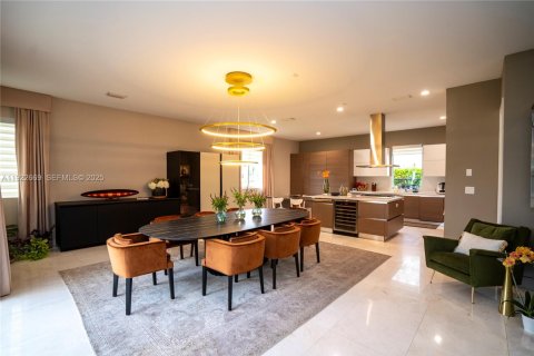 Casa en venta en Doral, Florida, 6 dormitorios, 452.81 m2 № 2019050 - foto 10