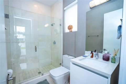 Casa en venta en Doral, Florida, 6 dormitorios, 452.81 m2 № 2019050 - foto 15