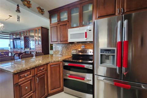 Снять в аренду кондоминиум в Холливуд, Флорида 2 спальни, 101.26м2, № 1923339 - фото 12