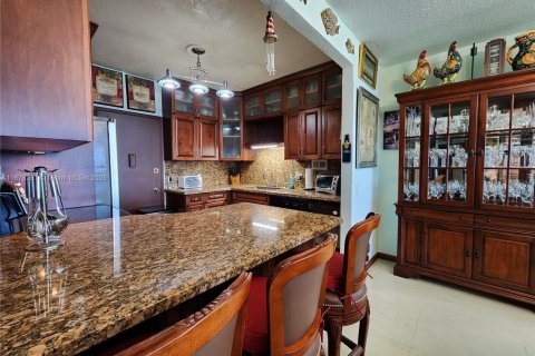 Снять в аренду кондоминиум в Холливуд, Флорида 2 спальни, 101.26м2, № 1923339 - фото 9