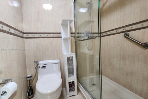 Снять в аренду кондоминиум в Холливуд, Флорида 2 спальни, 101.26м2, № 1923339 - фото 17