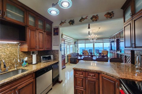 Снять в аренду кондоминиум в Холливуд, Флорида 2 спальни, 101.26м2, № 1923339 - фото 11