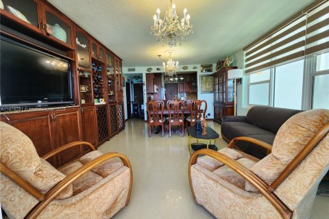 Снять в аренду кондоминиум в Холливуд, Флорида 2 спальни, 101.26м2, № 1923339 - фото 6