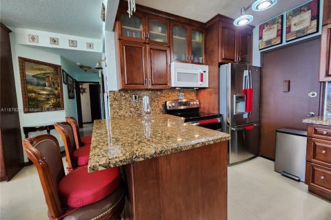 Снять в аренду кондоминиум в Холливуд, Флорида 2 спальни, 101.26м2, № 1923339 - фото 8