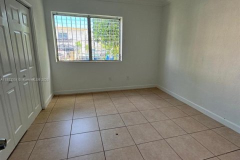 House in Miami, Florida 1 bedroom, 293.2 sq.m. № 1862556 - photo 11