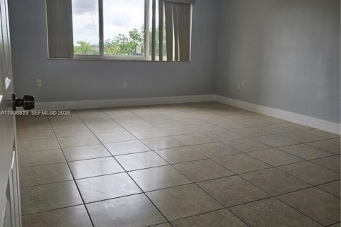 Condo in Hialeah, Florida, 3 bedrooms  № 1989513 - photo 7