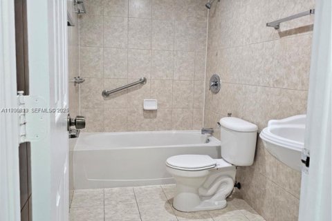 Condo in Hialeah, Florida, 3 bedrooms  № 1989513 - photo 6