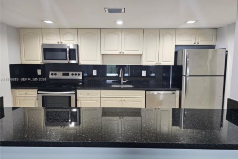 Condo in Hialeah, Florida, 3 bedrooms  № 1989513 - photo 3