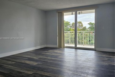 Condo in Hialeah, Florida, 3 bedrooms  № 1989513 - photo 4